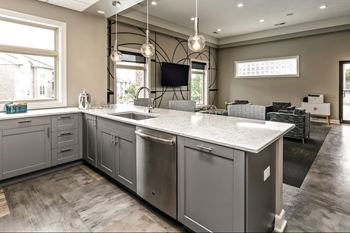 Eat-in kitchen table